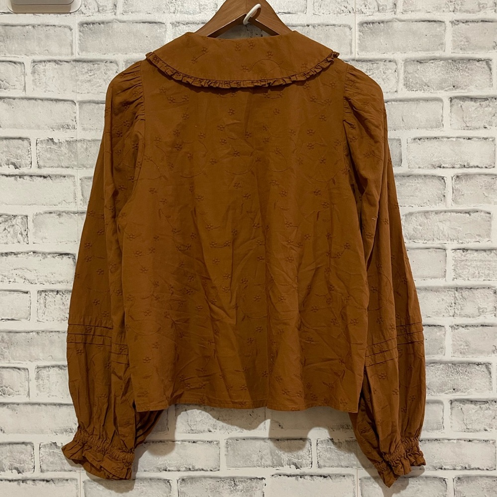 Women’s Universal Thread camel colored embroidered floral blouse Large - Picture 2 of 5